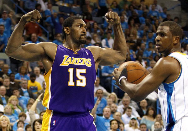 半场战报：斯图加特2-2奥格斯堡，昂达夫，米特尔施泰特点射，马森戈、法比安-里德破门（半场战况：斯图加特2-2奥格斯堡，昂达夫破门、米特尔施泰特点射，马森戈与法比安-里德回敬）