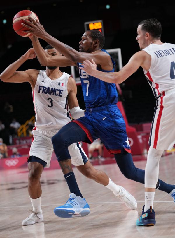 皇马18岁天才成谜！9场不败后神秘消失，阿隆索为何弃用马斯坦托诺？（皇马18岁新星成谜：9场不败后无故淡出，阿隆索为何弃用马斯坦托诺？）