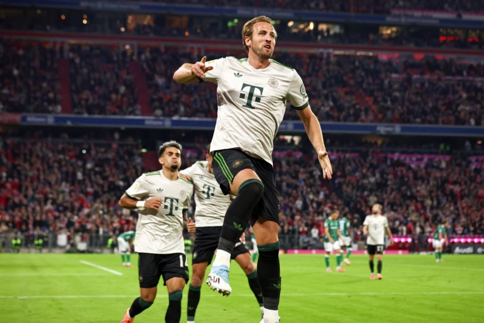 加泰队主教练：亚马尔不在阵容内很遗憾；终极目标参加世界杯（加泰主帅：亚马尔无缘名单令人惋惜，最终目标是参加世界杯）