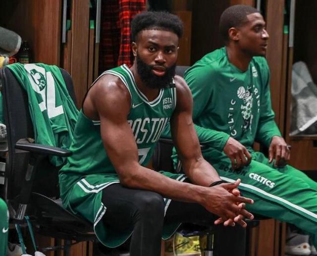 埃贝尔：戴维斯复出值得庆祝，格纳布里续约进展非常顺利（埃贝尔：戴维斯回归令人欣喜，格纳布里续约进展顺利）